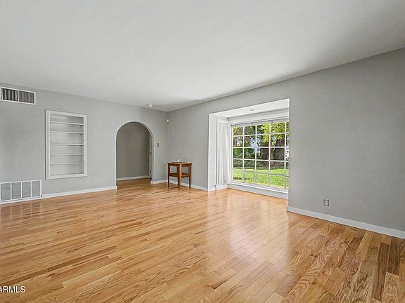 5th image of 515 W CAMPBELL Avenue