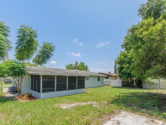 3rd image of 4901 DAPHNE STREET