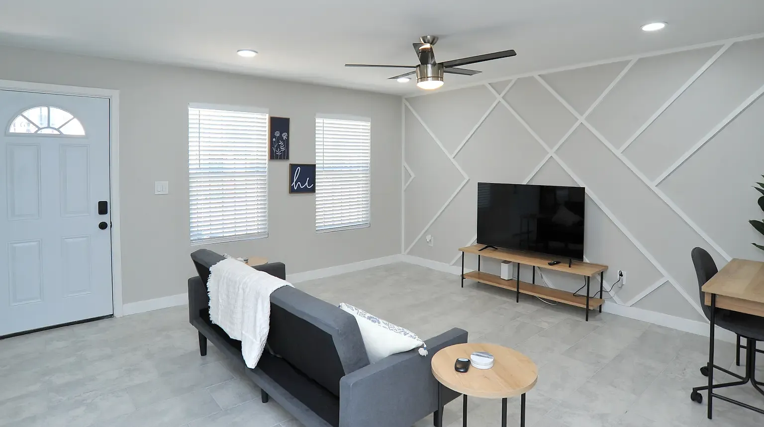 2 bed, 837 sqft, $1,975 — Photo 1