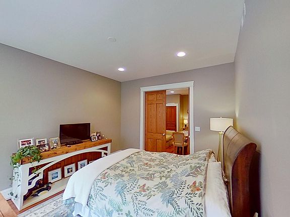 3rd image of 838 N Wolcott Ave #2F