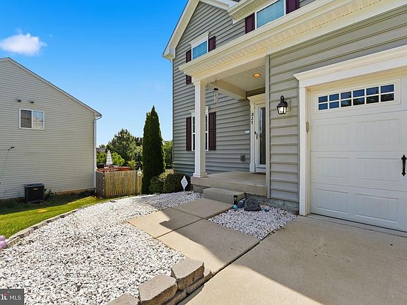 4th image of 827 Fairwood Dr