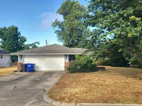 912 S 25th St, Rogers, AR 72758