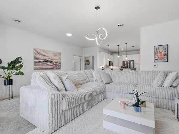 1300 School St APT 208, Sun Prairie, WI 53590