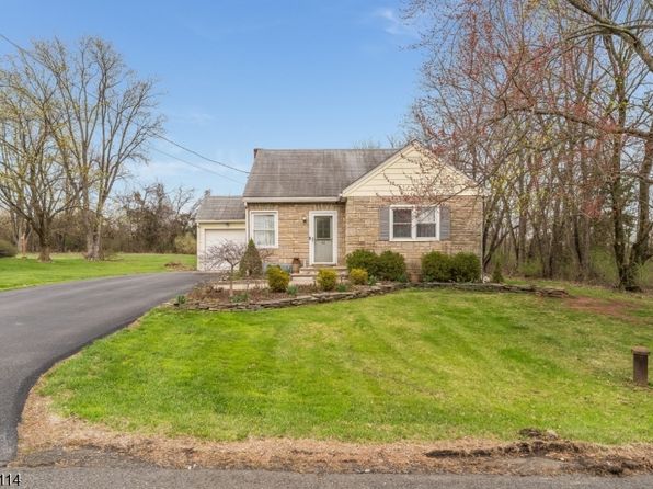 22 Blossom Hill Rd, Clinton Twp., NJ 08833