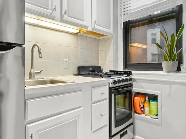 345 East 77th Street 3F image 3 of 5