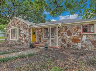 818 E McAlpine St, Navasota, TX 77868