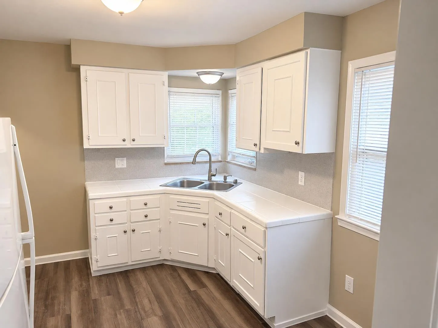 3 bed, 1.0 bath, 1008 sqft, $1,400 — Photo 2