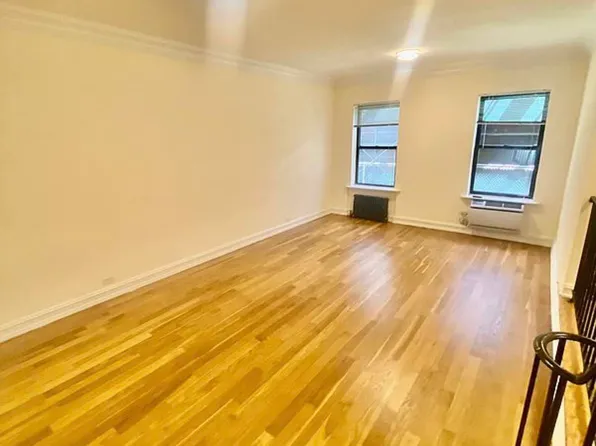 235 East 46th Street image 3 of 8