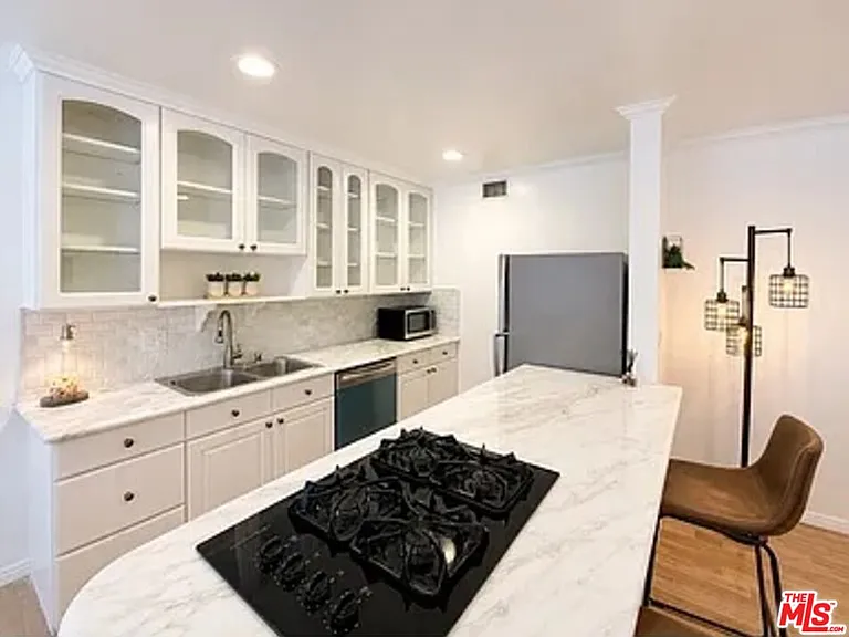 834 Lincoln Blvd #2 — Photo 6