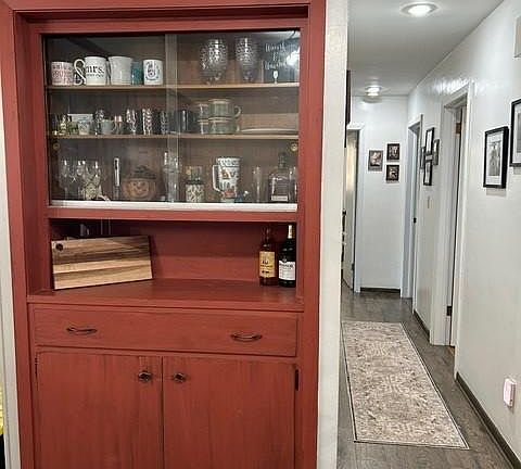 5th image of 842 Fir Ave