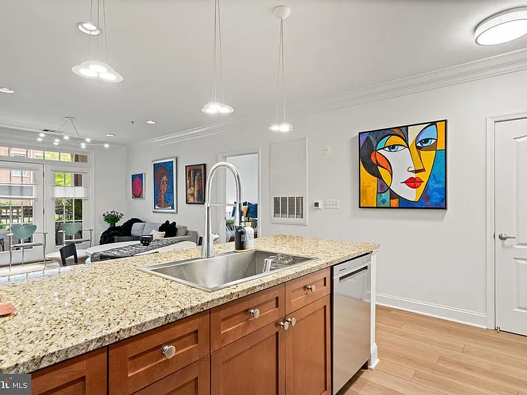1115 Cameron St #101 — Photo 4