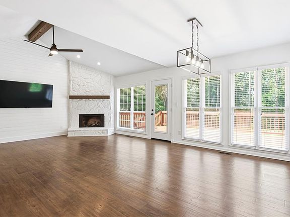 5th image of 6014 Lake Lanier Heights Rd