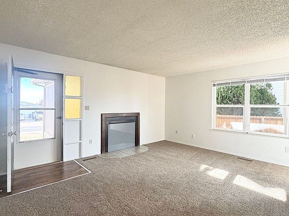 4th image of 1919 Cindy Ct