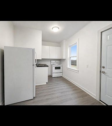 3rd image of 159 Cecil St