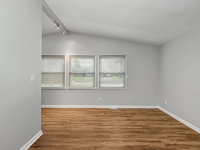 2814 Holiday Dr SW — Photo 6