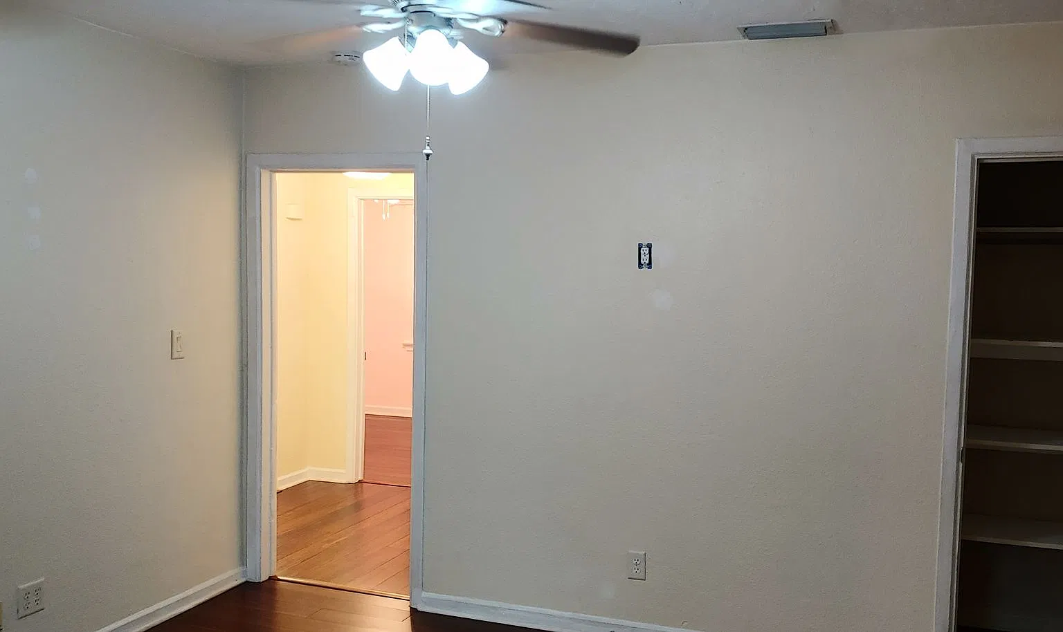 Cute 2 bedroom 1 bath single home — Photo 3