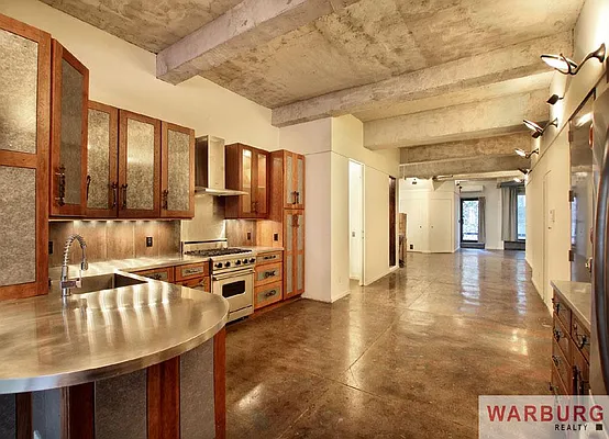 Sold by Warburg | media 4