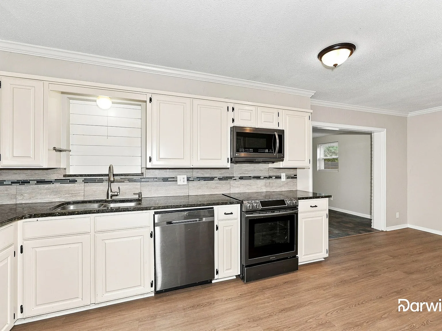 3 bed, 2.0 bath, 1518 sqft, $1,895 — Photo 2