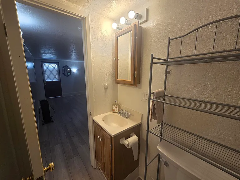3851 Vineyard Ave #D — Photo 12