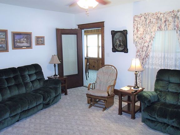 3rd image of 513 Dewey Ave