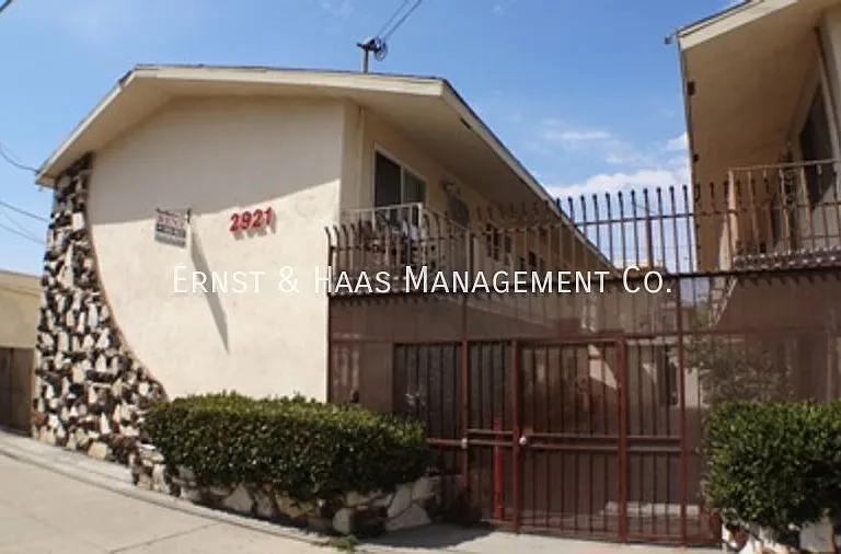 2921 E Artesia Blvd #4 — Photo 1
