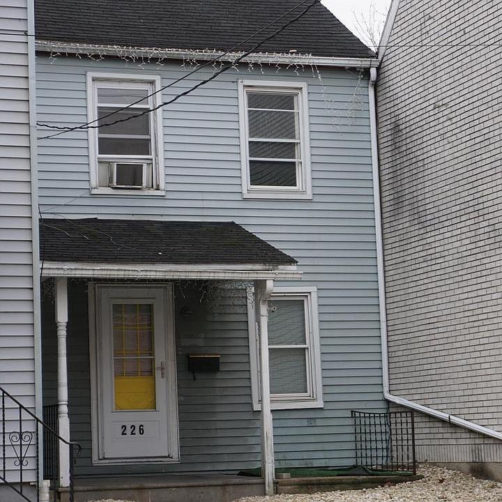 1st image of 226 W Linden St