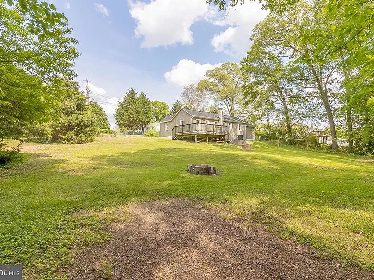 1816 Maple Ln — Photo 18