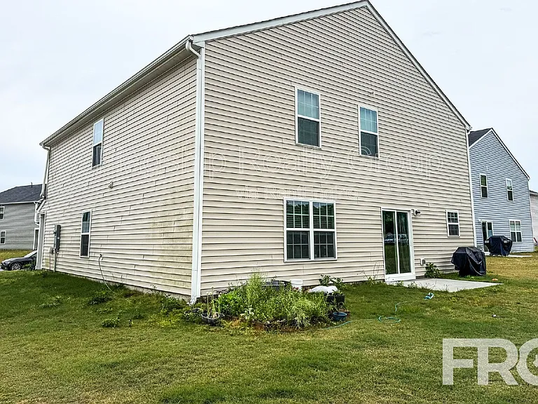 1028 Riverstone Dr — Photo 4