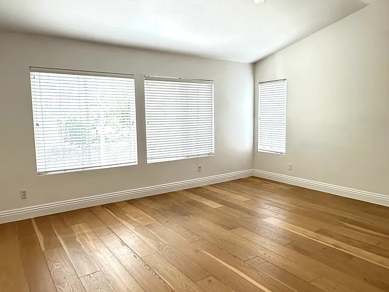 25032 Footpath Ln — Photo 3