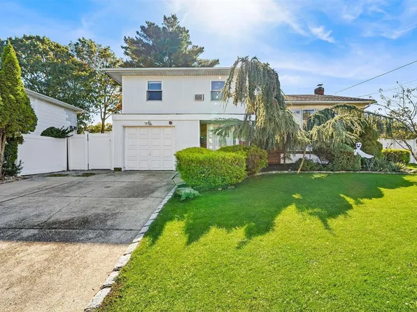407 Violet Street, Massapequa Park, NY 11762