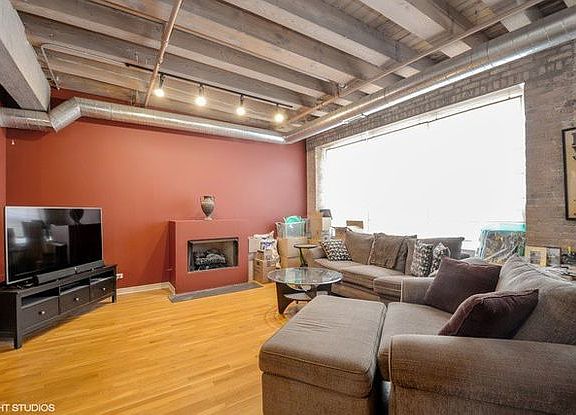 3rd image of 333 S Des Plaines St #303