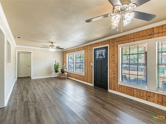 5th image of 2401 Oak Dr