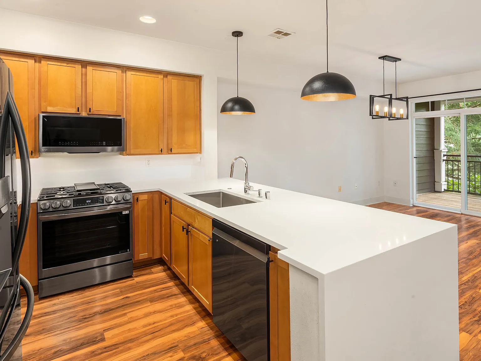 2 bed, 2.5 bath, 1340 sqft, $3,600 — Photo 2