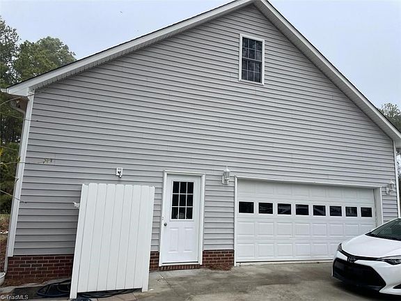 5th image of 204 Rudder Ln