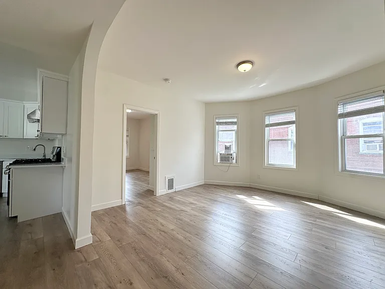 72 Easton St #2 — Photo 2