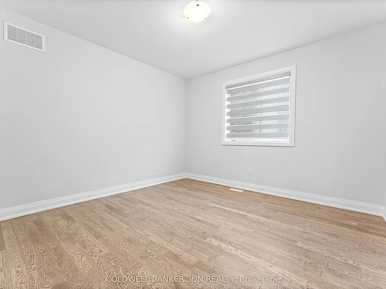 166 Prince Charles Cres — Photo 29