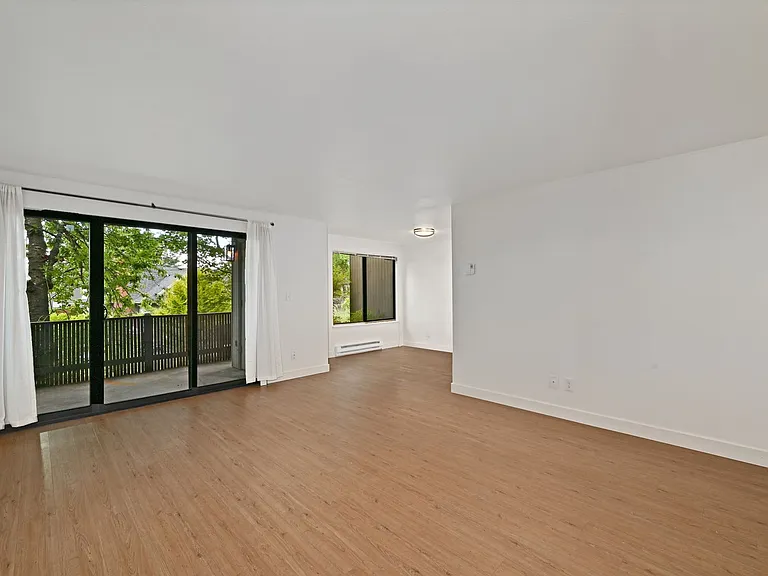 Westwind Apartments — Photo 4