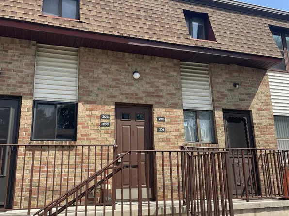 202 N Oaks Blvd, North Brunswick, NJ 08902
