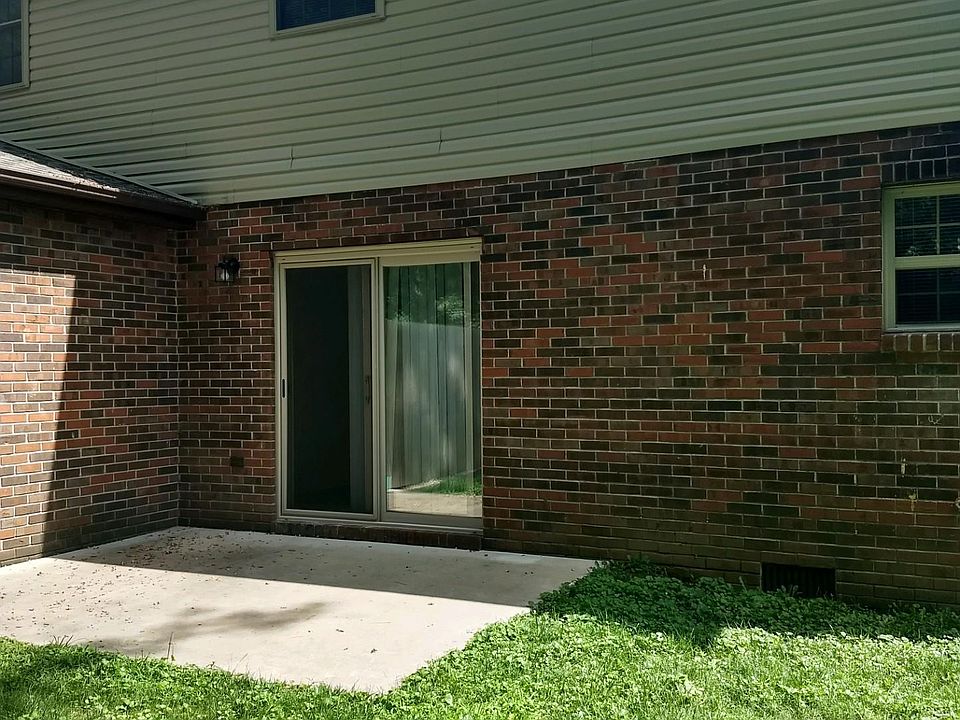 SIT ON THE PATIO AND ENJOY THE FALL COLORS. TREES ARE LINES BEHIND THE TOWNHOUSE. GREAT PLACE FOR A FIRE PIT & HOT DOGS.