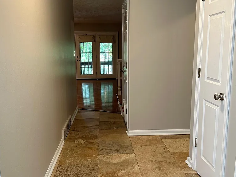 3505 Lakeside Ct — Photo 3