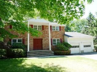 15 Natmark Ct, Woodcliff Lake, NJ 07677