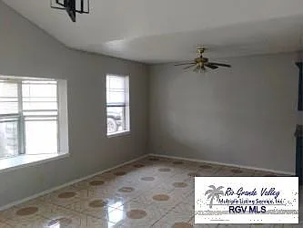 3 bed, 1.0 bath, 1008 sqft, $1,300 — Photo 4