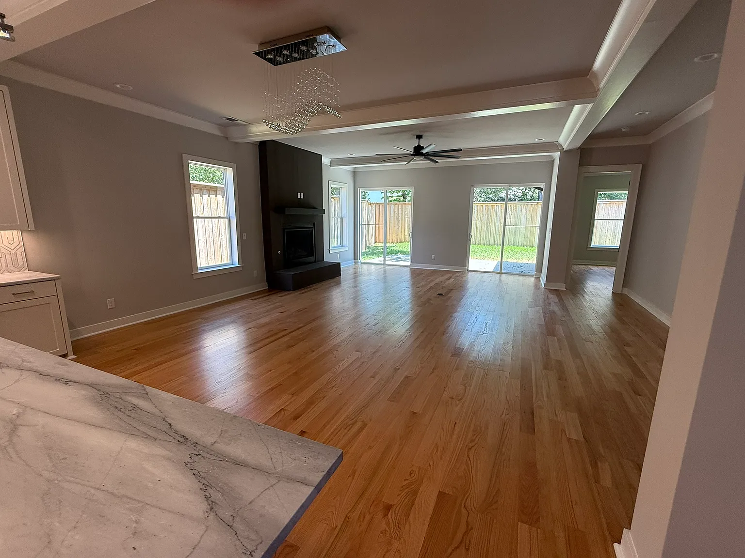 6 bed, 4500 sqft, $12,500 — Photo 4