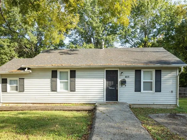 815 Pine St, Pleasant Hill, MO 64080