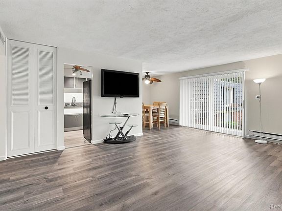 5th image of 1836 Colonial Village Way