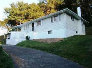 517 Coraopolis Rd, Coraopolis, PA 15108
