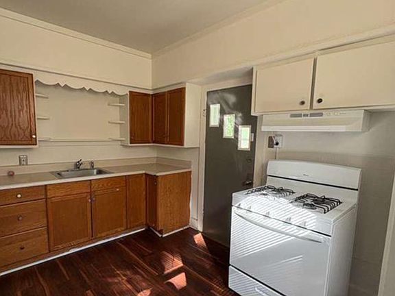 3rd image of 402 Cinnaminson Ave #2