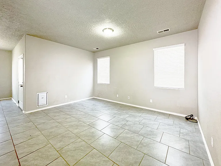 4143 Summit Park Rd NE — Photo 2