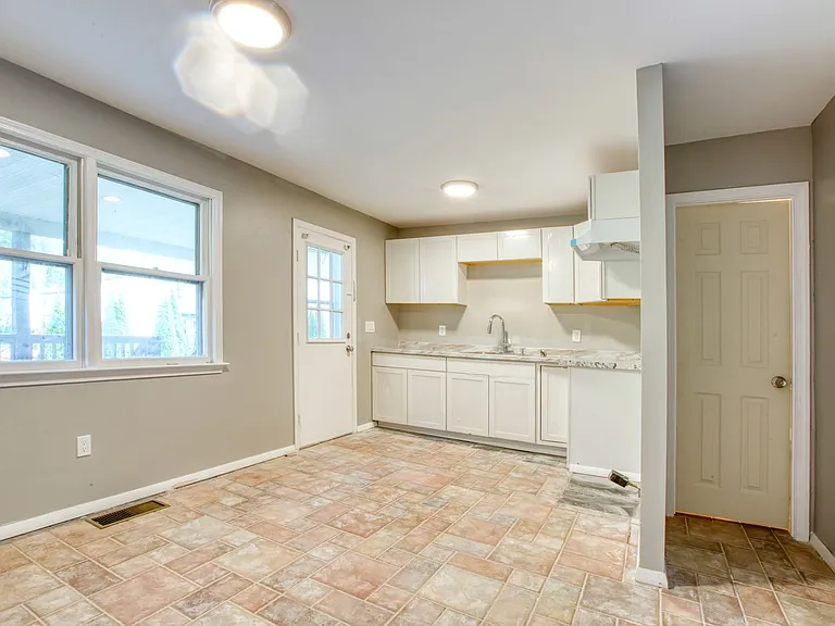 72 Caesar Dr — Photo 15