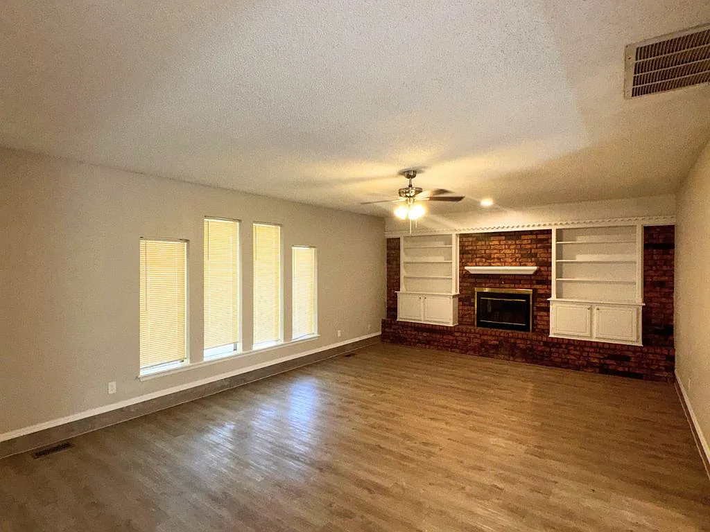 11629 Kings Circle Oklahoma City OK 73162 — Photo 4